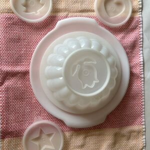 Tupperware White Jello Mold Set